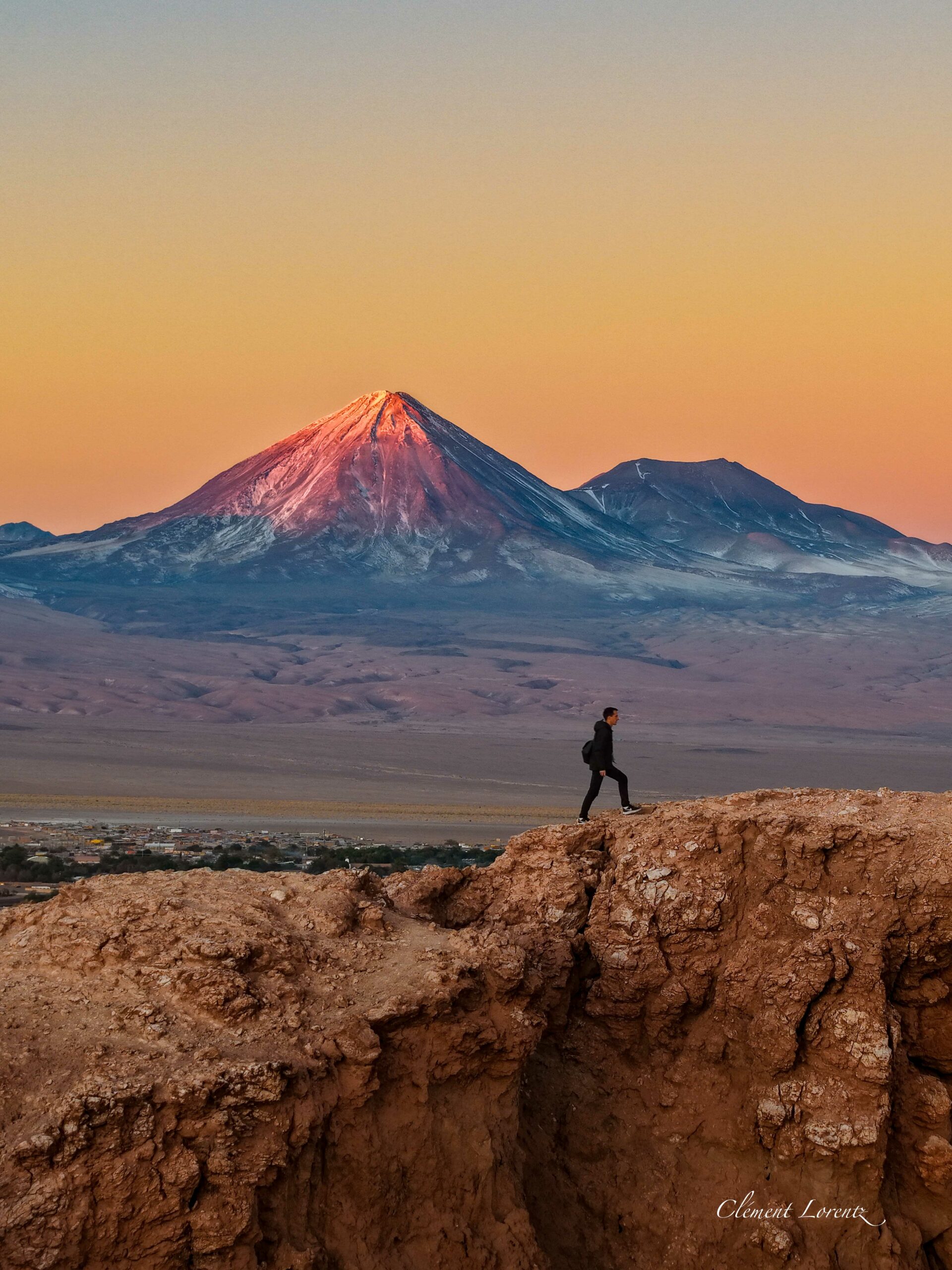Coucher soleil Licancabur Atacama View of the Lacancabur volcan at sunset close to San Pedro de Atacama
