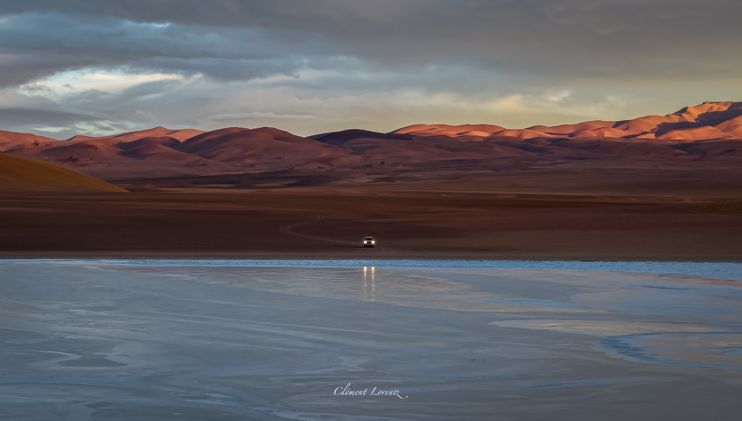 Lac gelé en altitude dans la Puna argentine